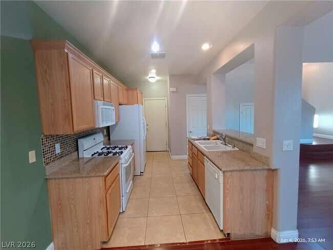 Building Photo - 9756 Wailings Ave
