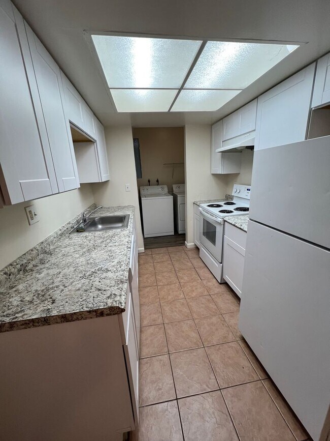 Building Photo - 190 Griswold Way