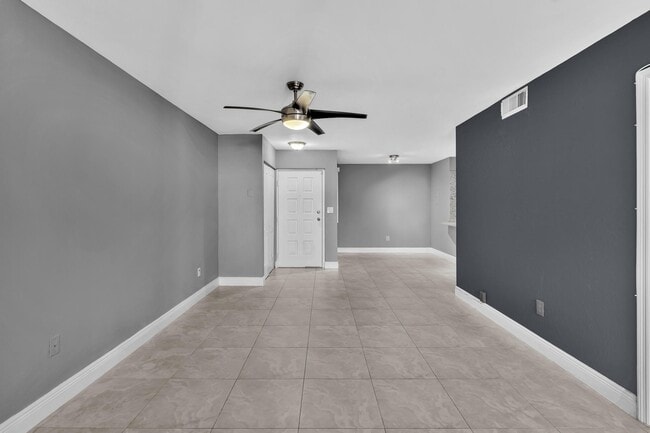 Building Photo - 2880 N Oakland Forest Dr
