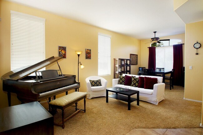 Building Photo - 4 Bedroom Furnished Gilbert Home