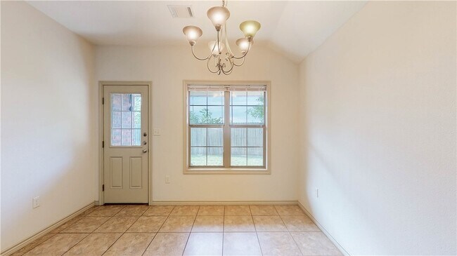 Building Photo - 115 Richards St