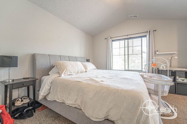 Building Photo - 5921 NE 48th St