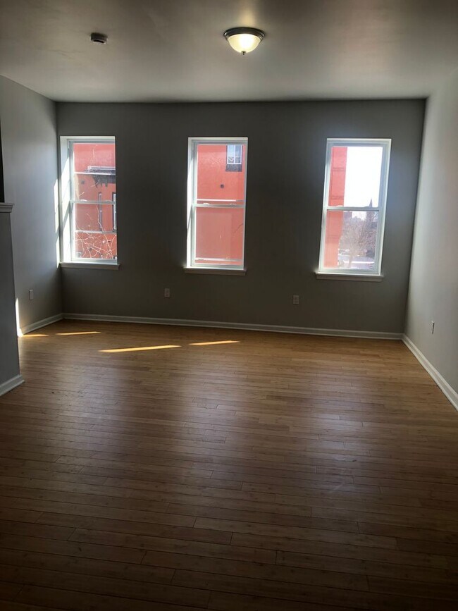 Building Photo - 600 N Arlington Ave