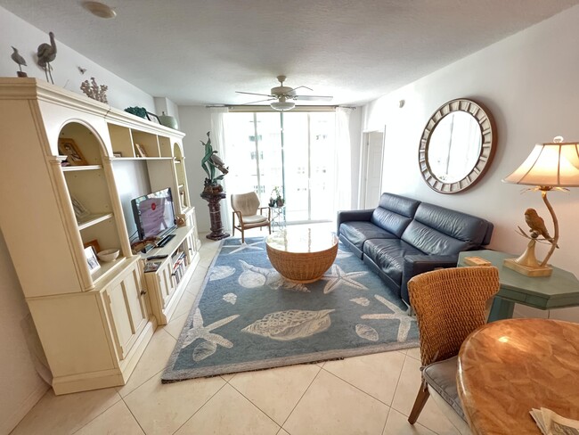 Building Photo - 700 E Boynton Beach Blvd