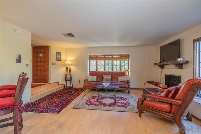 Building Photo - 8642 Villa La Jolla Dr