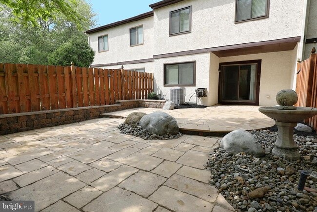 Building Photo - 72 5 Crown Royal Cir