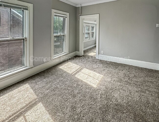 Building Photo - 642 Cherry St SE