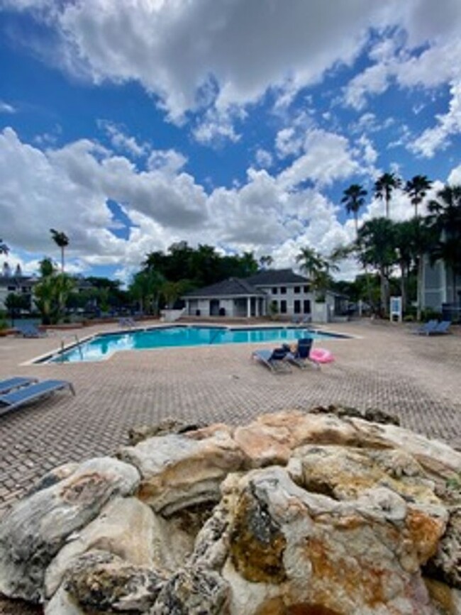 Building Photo - Excellent  location in Coral Springs