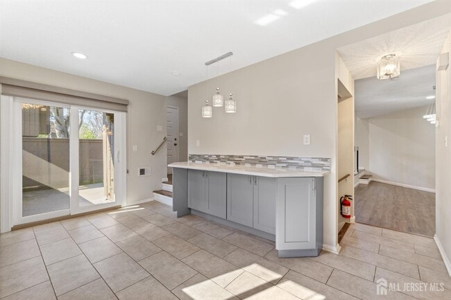 Building Photo - 496 Westgate Dr