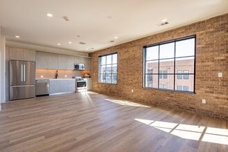 Building Photo - Luxurious Industrial Loft - 2 bed 2 bath c...