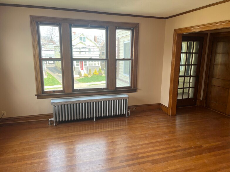 Building Photo - 1145 Boulevard