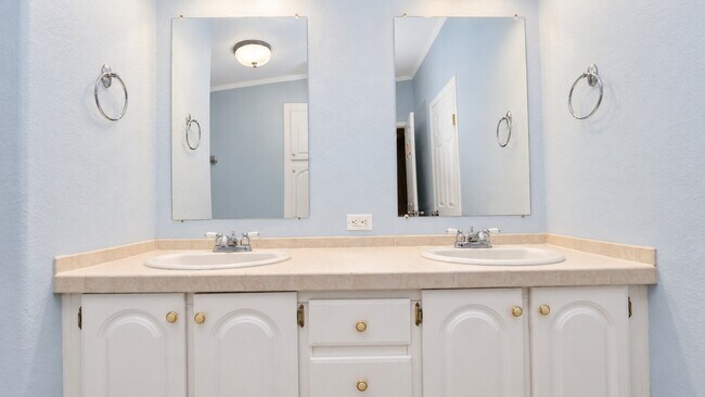 Building Photo - 10011 Berrybriar Ln