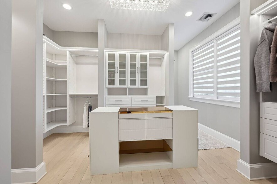 Building Photo - 131 Flying Point Rd