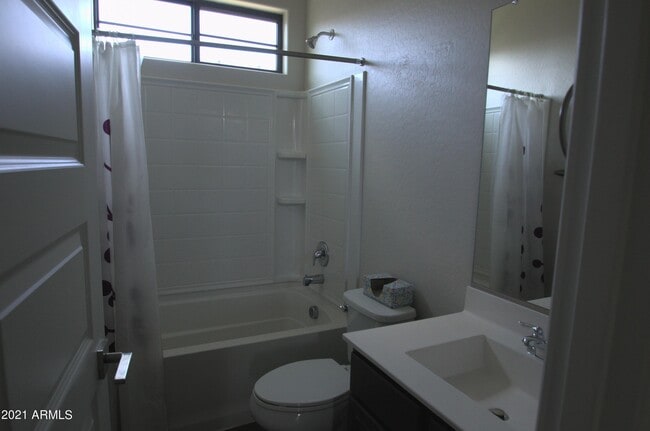 Building Photo - 2090 S Dorsey Ln