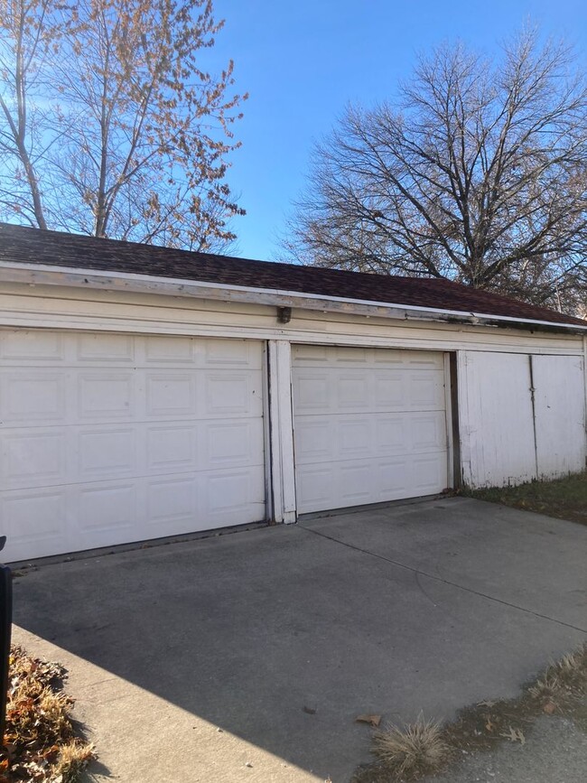 Building Photo - 3 Bed 1 Bath house in Rock Island