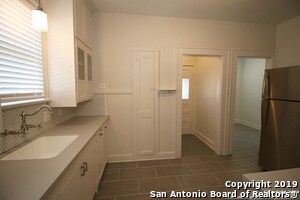 Building Photo - 131 E Ridgewood Ct