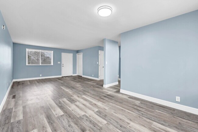 Building Photo - ???? Fully Renovated 3 Bedroom Home in a Convenient Clarksville Location!