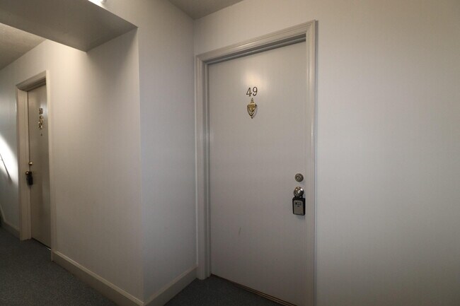 Building Photo - 175 Malabu Dr