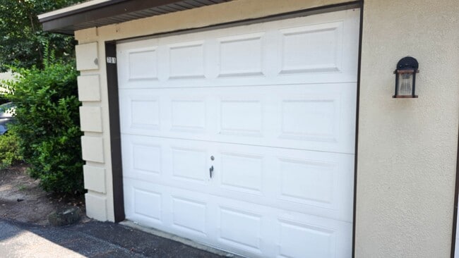 Building Photo - 701 Pipers Ln