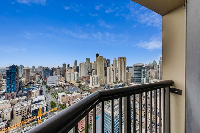 Building Photo - 400 N La Salle Dr