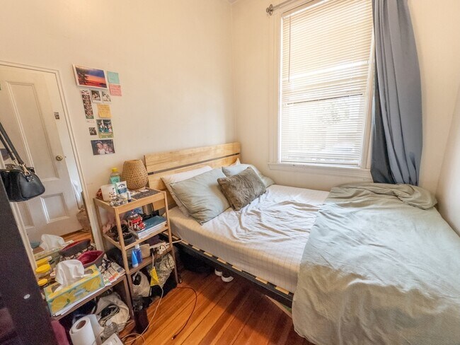 Building Photo - 589 Franklin St