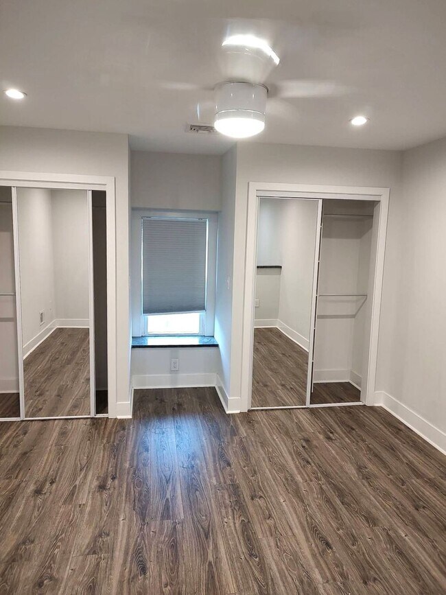 Building Photo - Newly Renovated 3-Bed/2.5-Bath Townhouse in Manayunk! Three Parking Spots Included!