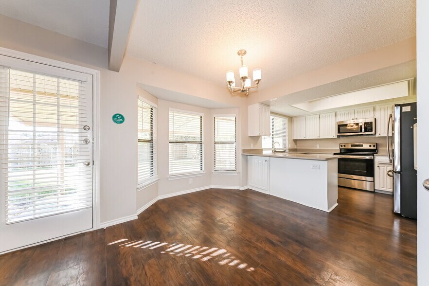 Building Photo - 1402 Sayles Ave