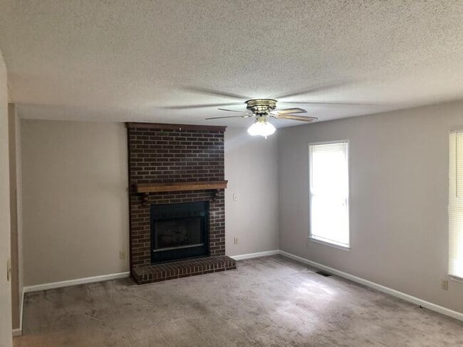 Building Photo - 296 Park Ln