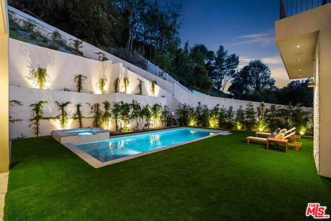 Building Photo - 10950 Verano Rd