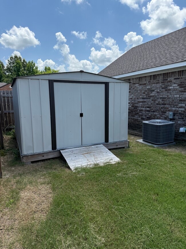 Building Photo - 701 Troy Cove