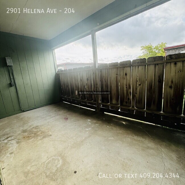 Building Photo - 2901 Helena Ave