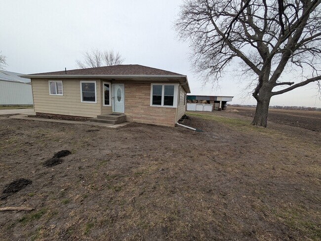 Building Photo - 2031 Blue Dr