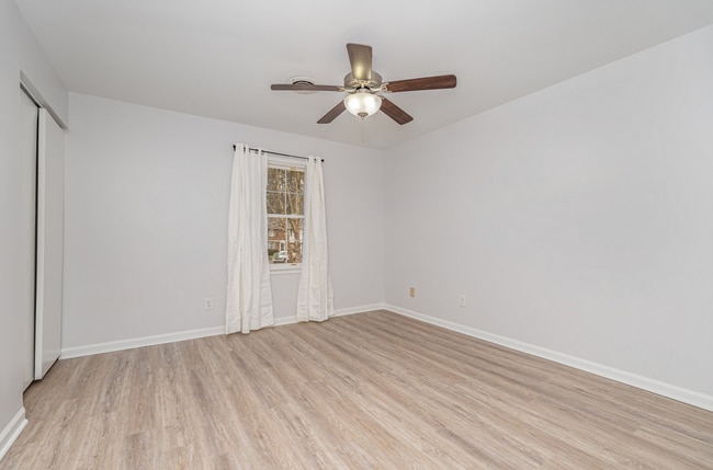 Building Photo - Beautifully Maintained 2-Bedroom Townhome in Desirable Cary Location