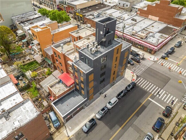 Building Photo - 901 60th St