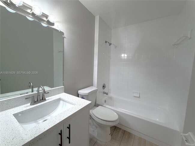 Building Photo - 1439 Captains Walk