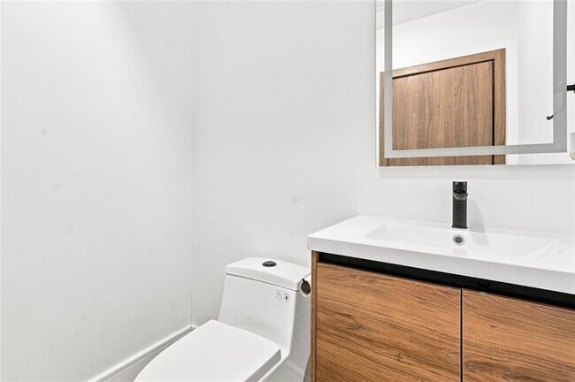 Building Photo - 4250 Carmain Dr NE