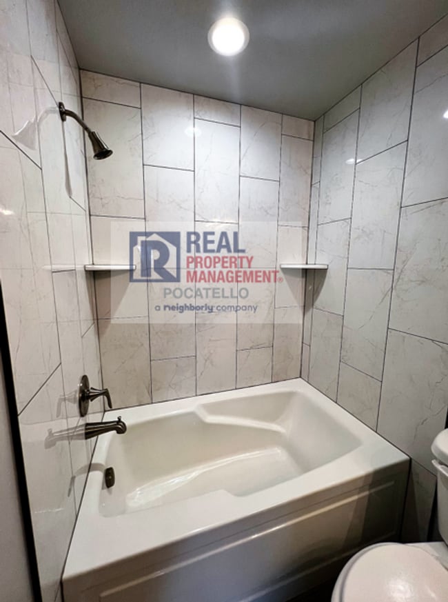 Building Photo - 3 Bedroom 2.5 Bathroom Town Home - 1 Car G...