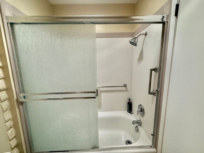 Building Photo - Furnished!! - One story gem in North Davis