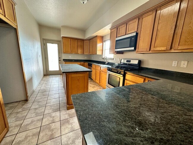 Building Photo - 4136 Tierra Venado Dr