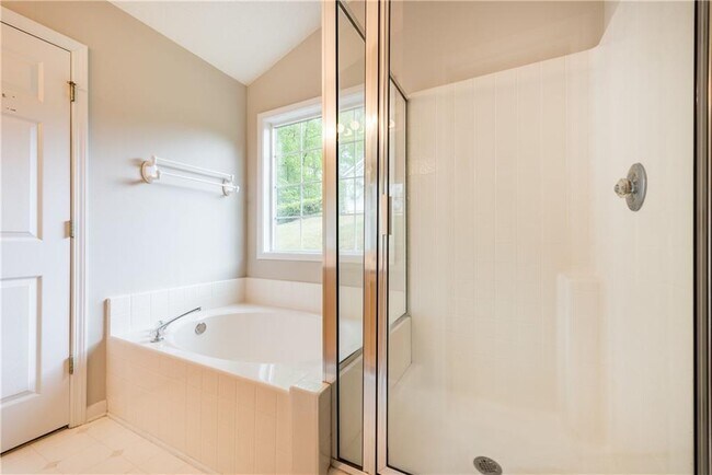 Building Photo - 227 Westwind Dr