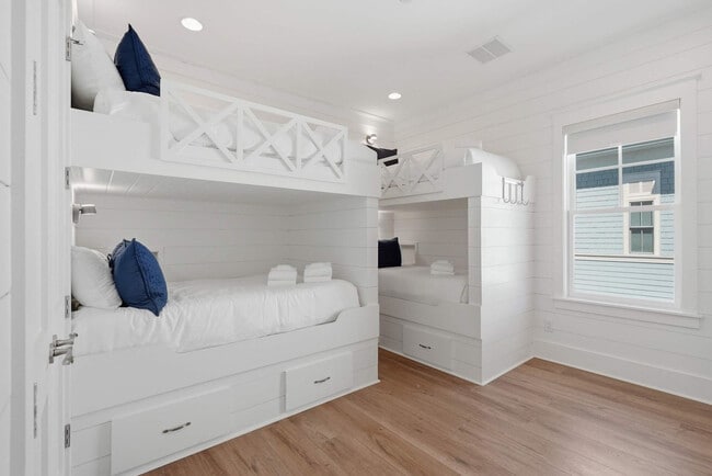 Building Photo - 419 Lakefront Dr