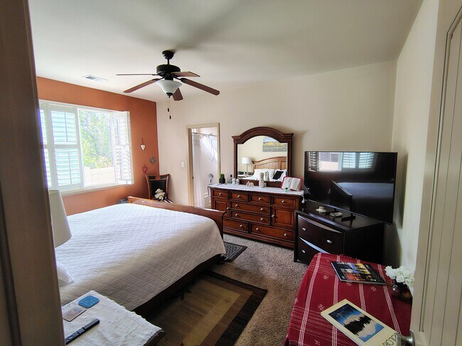 Building Photo - 593 Sinatra Way