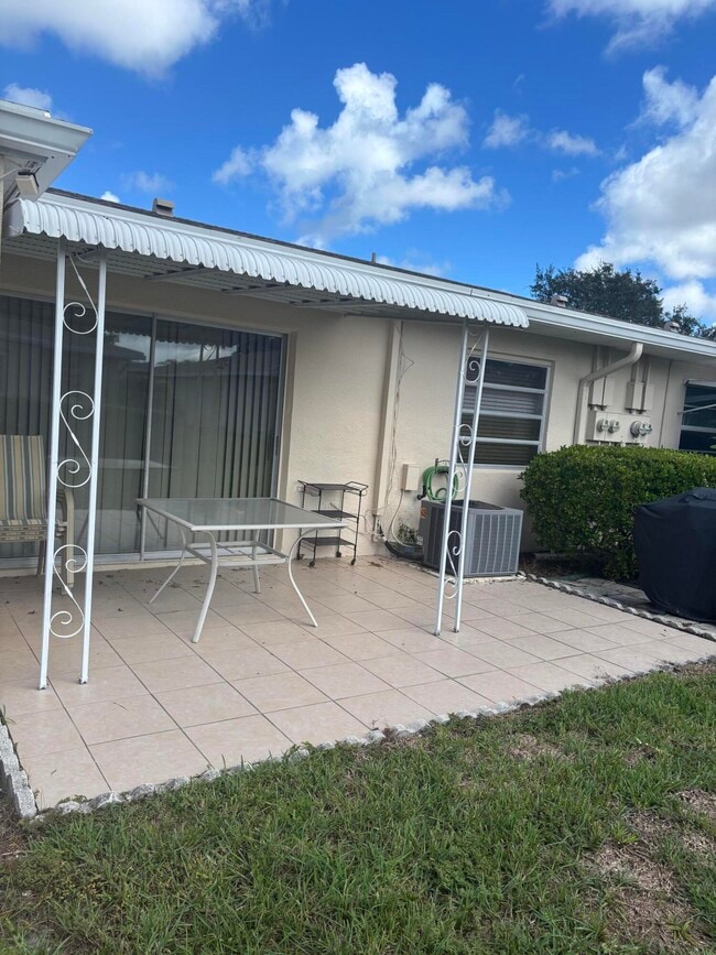 Building Photo - 8608 Bella Vista Dr