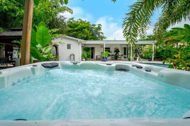 Building Photo - 4017 Monroe St