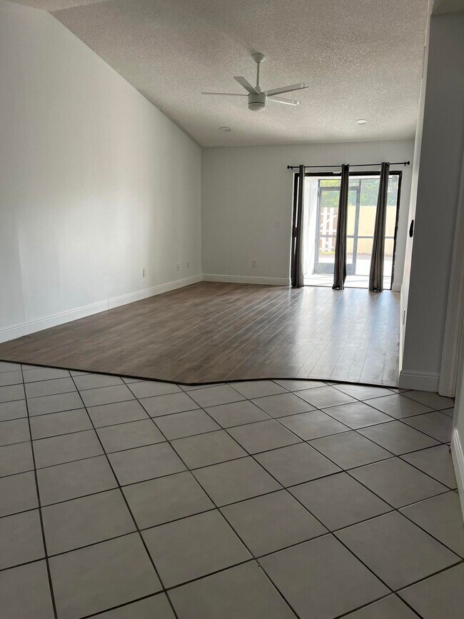 Building Photo - 1296 White Pine Dr