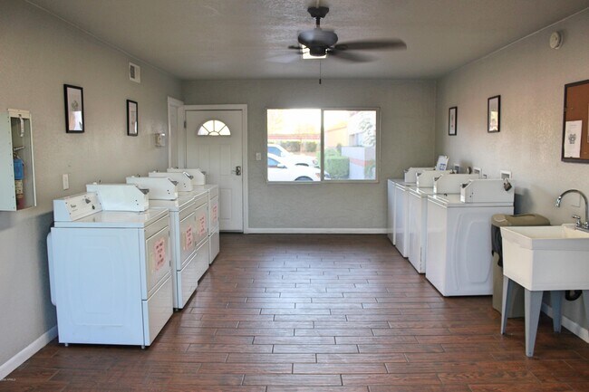 Building Photo - 1602 E Ocotillo Rd
