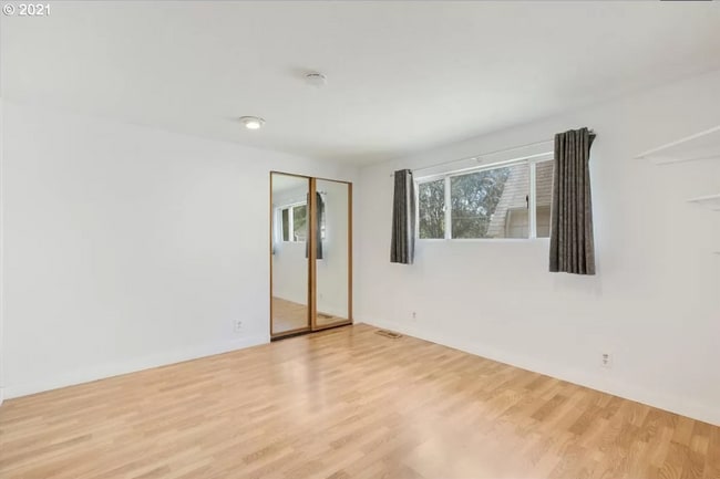 Building Photo - Tree House