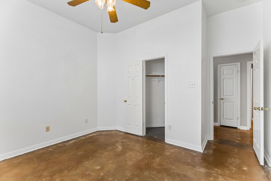 Building Photo - 7206 W Magic Mountain Ln