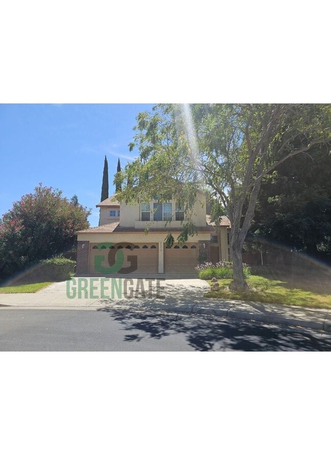 Building Photo - Beautiful 4 Bedroom, 3 Bathroom Home in Tr...