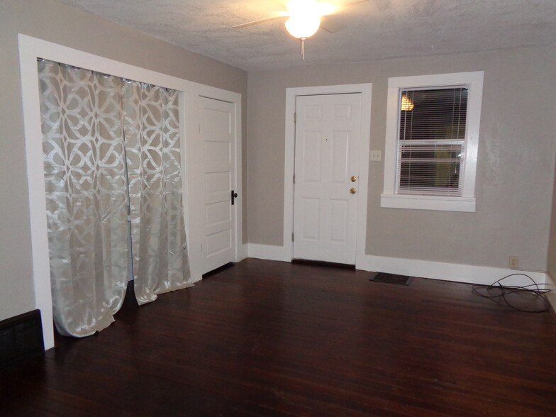 Building Photo - 214 3rd St W